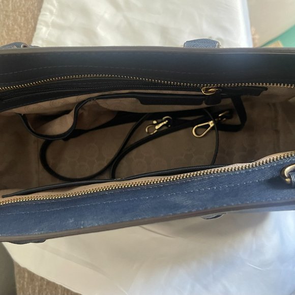 Michael Kors Large Tote Bag - Picture 3 of 5